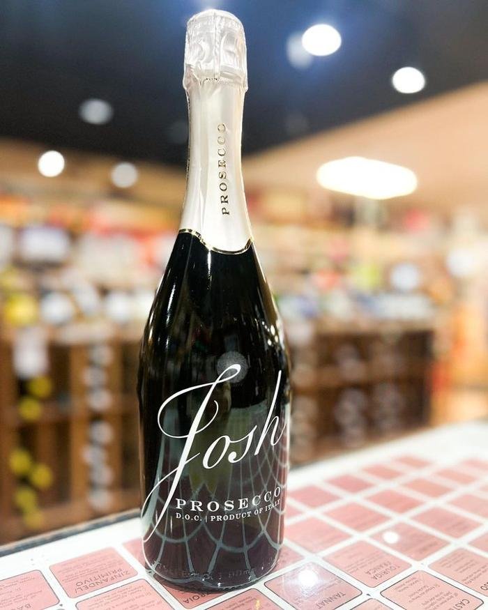 T & R WINES AND LIQUOR Updated August 2024 96 Photos 145 Market