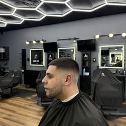 Haus of Fades  - Mid Skin Fade