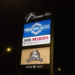 Fourth Avenue West Shopping Centre - Signage