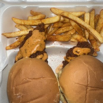 Sam's Hot Chicken - Hot chicken sliders with fries - Food Trucks Near Me Sam's Hot Chicken - Hot chicken sliders with fries - Food Trucks Near Me