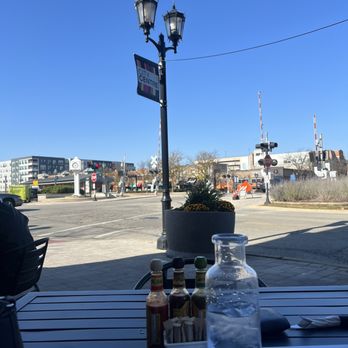 Stray Hen Cafe - outside - Breakfast & Brunch Near Me - Elmhurst, Illinois