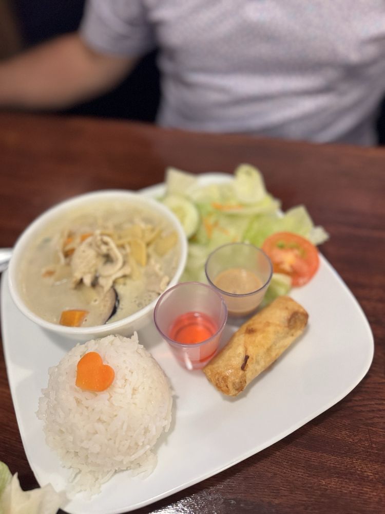 Food from Big Bowl Thai Cuisine