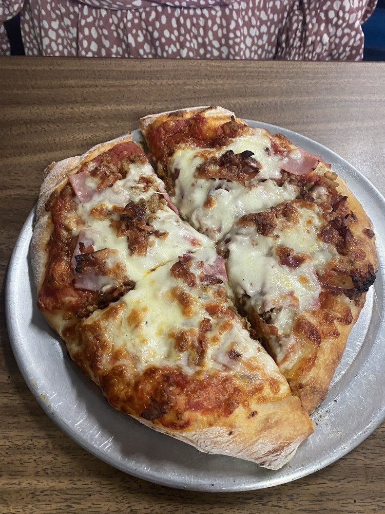 BLUE AND GOLD PIZZA Updated October 2024 209 N Main St, Veedersburg