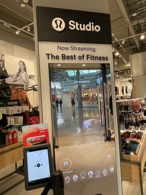 lululemon by null