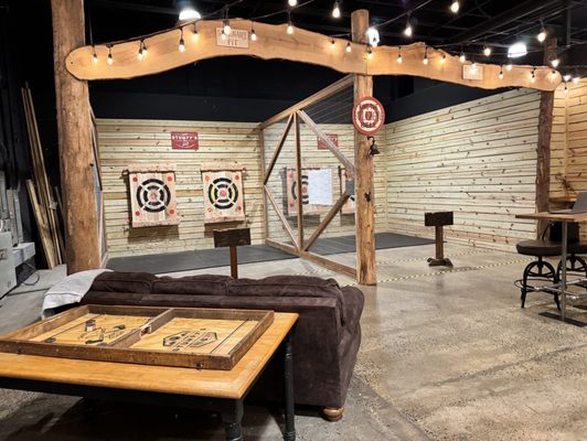 Stumpy's Hatchet House - Princeton - Axe Throwing