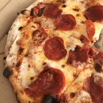Salento - Pepperoni pizza - Pizza Near Me - Playa del Carmen, ROO Salento - Pepperoni pizza - Pizza Near Me - Playa del Carmen, ROO