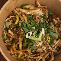 Wok to Walk - Yakiudon will the beef and noodles