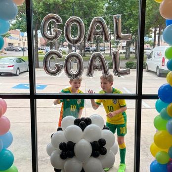 Balloon Kings - Custom soccer balloon decor for birthdays, team parties, watch parties, and events in Dallas - Balloon Services Near Me - Dallas, Texas Balloon Kings - Custom soccer balloon decor for birthdays, team parties, watch parties, and events in Dallas - Balloon Services Near Me - Dallas, Texas