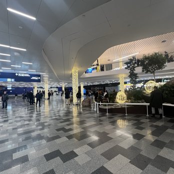 Helsinki-Vantaan Lentoasema - Airports Near Me - Vantaa, 18