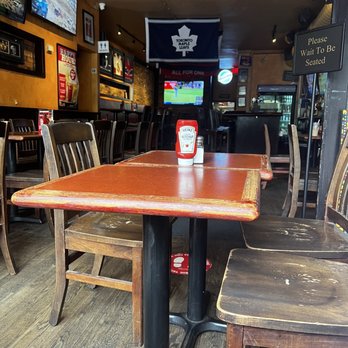 St. Louis Bar & Grill - Invisible patrons. - Chicken Wings Near Me - Toronto, Ontario St. Louis Bar & Grill - Invisible patrons. - Chicken Wings Near Me - Toronto, Ontario