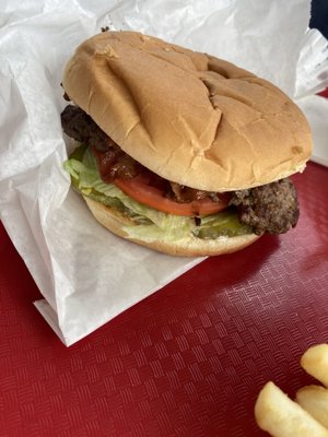 Bill & Bea's Drive In by null