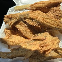 MOM’s FISH & FRY - Croaker Dinner