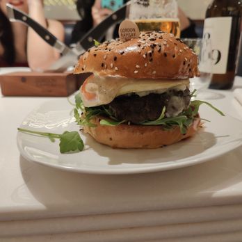 Gordon Ramsay Burger - Farmer's Burger - Burgers Near Me - London, XGL Gordon Ramsay Burger - Farmer's Burger - Burgers Near Me - London, XGL