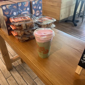 La Monarca Bakery & Cafe - Bakeries Near Me - Pico Rivera, California