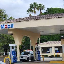 Nob Hill Mobil