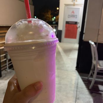 Clyde's Hot Chicken - Vanilla milkshake - Chicken Shop Near Me - Fullerton, California