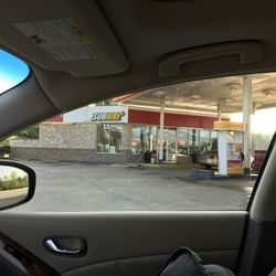 Heflin Shell Mart - The entrance