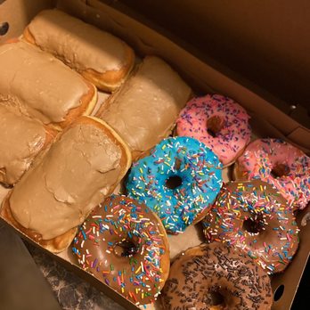 Donut Parade - Baker's dozen! Box was too small for all 12 though lol maple bars & sprinkle rings - Donuts Near Me - Spokane, Washington
