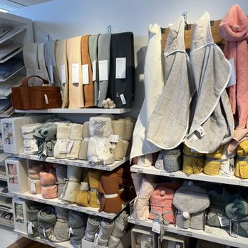 Crate & Barrel - Blankets and towels - Furniture Stores Near Me - San Jose, California Crate & Barrel - Blankets and towels - Furniture Stores Near Me - San Jose, California