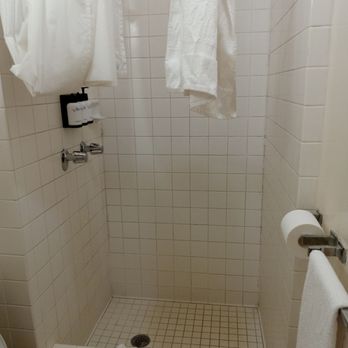 Pacific Marina Inn - Bathroom - Hotels Near Me - Honolulu, Hawaii Pacific Marina Inn - Bathroom - Hotels Near Me - Honolulu, Hawaii