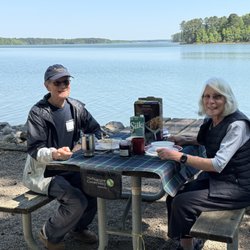 Kerr Lake State Rec Area Bullocksville - Breakfast at the edge of the lake