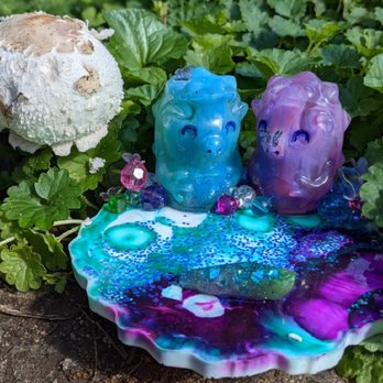 Natty Made Crafts - Phone stand/tablet holder. Cute hedgehogs. - Arts & Crafts Near Me - Athens, Tennessee