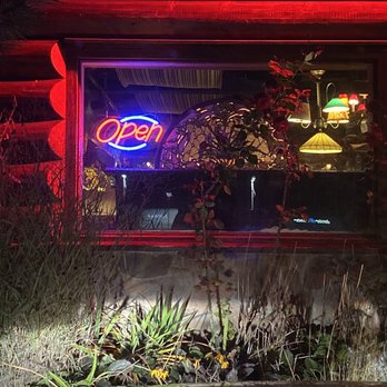 Billy’s Tip ‘n Inn - ws a neon sign in a window - American Near Me - White Lake, Michigan