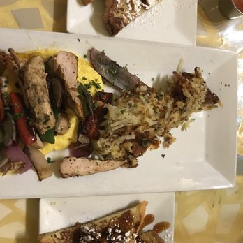Batter & Berries - deconstructed chicken fajita omelette - Breakfast & Brunch Near Me - Chicago, Illinois