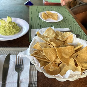 Los Alcatraces - Chips and Guacamole - Mexican Near Me - Puerto Vallarta, JAL