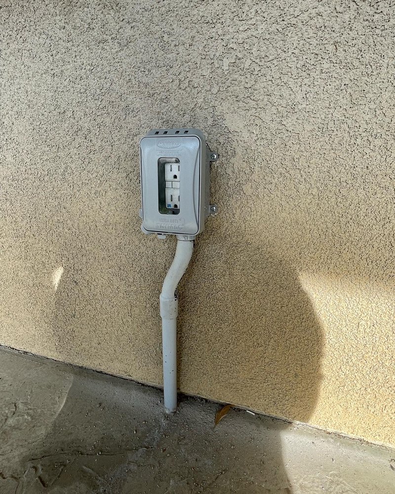 Slide of CC Incisive Electric