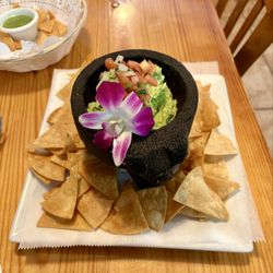 Mr Cactus Authentic Mexican Grill - Guacamole and chip appetizer