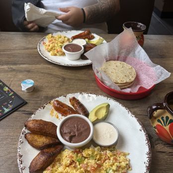 Casa Dora - tipico salvadoran breakfast - Salvadoran Near Me - Hyattsville, Maryland