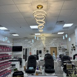 Polished Nails & Spa - Back to school.
We got special for students and teachers 15% off all services.