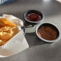 Los Pepes Authentic Mexican Food - Chips and salsa