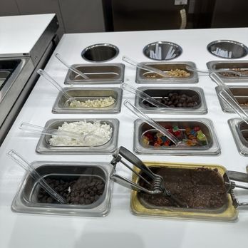 Pinkberry - Toppings Bar - Ice Cream & Frozen Yogurt Near Me - Roseville, California Pinkberry - Toppings Bar - Ice Cream & Frozen Yogurt Near Me - Roseville, California