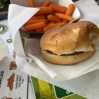 Quaker Steak & Lube - Kids cheeseburger - American Near Me - Vermilion, Ohio