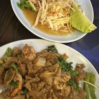 Ruen Pair - Pad See Ew and Papaya Salad - Thai Near Me - Los Angeles, California Ruen Pair - Pad See Ew and Papaya Salad - Thai Near Me - Los Angeles, California
