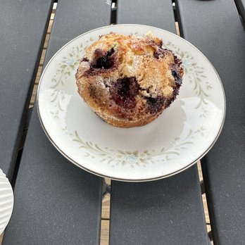 Bird Dog Cafe - Blueberry muffin - Cafes Near Me - Laurel, Mississippi