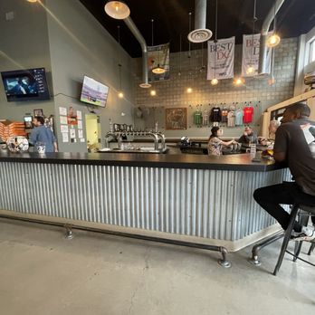 Fair Winds Brewing - Big u shaped bar - Breweries Near Me - Lorton, Virginia Fair Winds Brewing - Big u shaped bar - Breweries Near Me - Lorton, Virginia