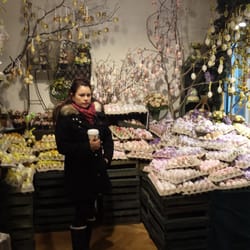 Ostern in Salzburg - Jenny being very careful