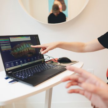 Domino Dental - Domino Dental hygienist explaining a treatment to a patient - Cosmetic Dentists Near Me - Brooklyn, New York Domino Dental - Domino Dental hygienist explaining a treatment to a patient - Cosmetic Dentists Near Me - Brooklyn, New York