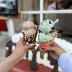 Lic's Ice Cream - Mocha capuccino & mint Oreo