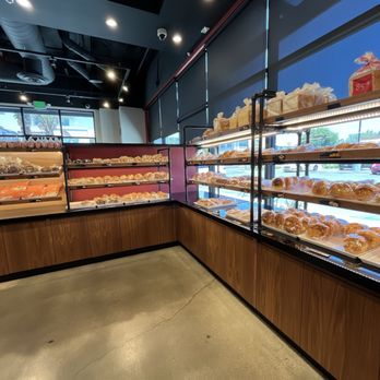 85°C Bakery Cafe-Simi Valley - Bakery - Coffee & Tea Near Me - Simi Valley, California