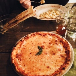 Gorgonzola pasta, pizza margherita, and breadsticks with pepper oil! Yum! Gorgonzola pasta, pizza margherita, and breadsticks with pepper oil! Yum!