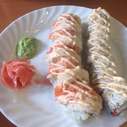 Dragon roll on the left. California roll on the right. Only difference is the dragon roll has cream cheese. Not tasteful!!!!!!!