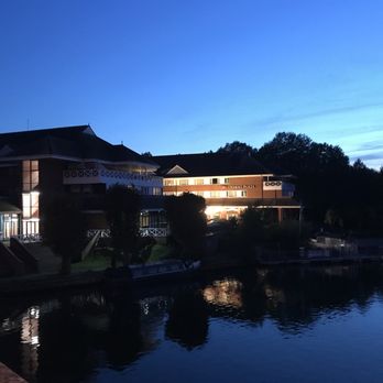 Crowne Plaza Hotel Reading - Bridge view - Hotels Near Me - Reading, RDG