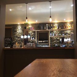 Beanies Ski Shop and Coffee Bar - Ready with a host of hot & cold drinks to match your mood. Great staff