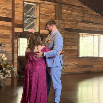 Big Sky Barn - Wedding Chapels Near Me - Montgomery, Texas