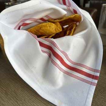 Mole Mexican Kitchen - Chips and salsa appetizer. - Mexican Near Me - Sedona, Arizona Mole Mexican Kitchen - Chips and salsa appetizer. - Mexican Near Me - Sedona, Arizona
