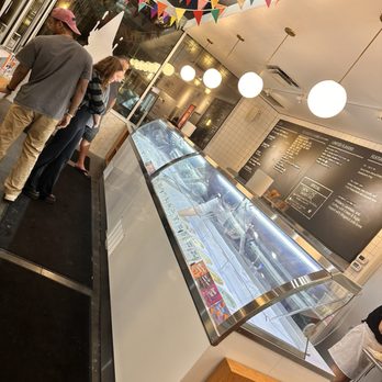 Jeni's Splendid Ice Creams - The inside of this great location - Ice Cream & Frozen Yogurt Near Me - Charlotte, North Carolina